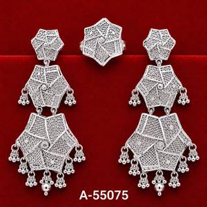 Boucles d'oreilles créoles classiques en or 10 carats, motif fleur de corail taille Asscher, bijoux tendance pour femme, idéales pour les soirées A-55188 - Product Image 3