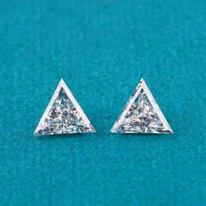 Diamant CVD de laboratoire taillé en triangle scintillant, de 1,00 à 3,00 carats, poli à la main en Inde pour la fabrication de bijoux, bagues et boucles d'oreilles - Product Image 1