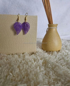 Fashionable Women <b>Resin</b> Earrings with Simple Elegant Leaf and Flower Design Modern Style for Thanksgiving <b>Gifts</b> - Product Image 1