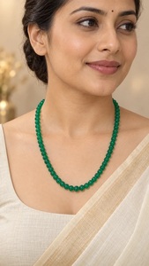 Collier de perles en pierre naturelle en forme de citrouille avec cordon tressé décoratif et pendentif pompon - Product Image 1