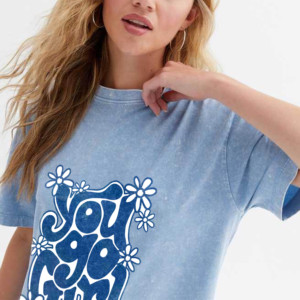 Camiseta de Cuello Redondo Azul Claro para Mujer, Estampado Floral 'You Go Girl', Manga Corta, Corte Regular, Informal, de Algodón Orgánico, para Primavera - Product Image 3