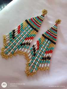 Boucles d'oreilles ethniques en perles de verre pour tenues festives culturelles, rehaussant les vêtements traditionnels avec une élégante artisanat de perles faites à la main - Product Image 4