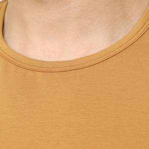 เสื้อยืดผู้ชายไนลอน 100% แบบสั่งทำพิเศษ แขนสั้น คุณภาพสูง ดีไซน์ลำลอง คอกลม รับผลิตแบบ OEM ODM - Product Image 3