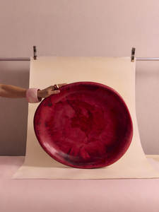 Assiette en résine faite à la main, ronde, design moderne et luxueux, finition polie, couleur unie, écologique, passe au lave-vaisselle, assiettes pour mariage et fêtes - Product Image 3
