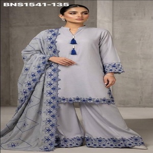 Traje de moda para mujer con satén de rayón, borde bordado con borlas y detalles en el escote, pantalón palazzo a juego y dupatta - ¡Excelente precio! - Product Image 1
