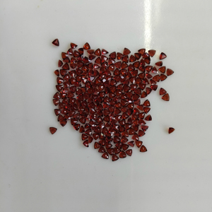 โกเมนสีแดงธรรมชาติ 3 มม. ทรงทริลเลียนคัท คุณภาพดีที่สุด ขนาดตามสั่งได้ สำหรับทำเครื่องประดับ - Product Image 2