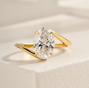 Anillo de Diamantes Cultivados en Laboratorio con Corte Ovalado en Oro Amarillo de 14K, Joyería Fina con Certificación IGI y Claridad VVS - Product Image 1