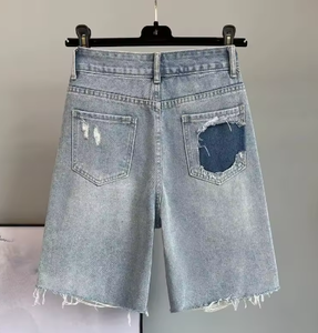 Shorts de mezclilla desgastados con pedrería para mujer, estilo casual de verano, tipo Bermuda, de cintura media, ajuste holgado, de algodón lavado - Product Image 2