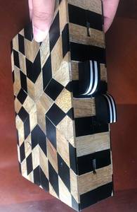 Bolso de Mano Ecológico de Madera con Diseño Geométrico y Cadena Dorada, Hecho a Mano, Diseño Moderno, Regalo Promocional Novedoso - Product Image 6
