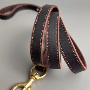 Correa de Cuero para Perro, Correa de Piel de Vaca Suave con Gancho de Latón, Accesorio Moderno Hecho a Mano para Perro - Product Image 4