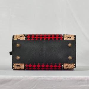 Sac de voyage de luxe en cuir floral fait main, motif damier, fermeture éclair, design durable - Product Image 3