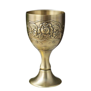 Gobelets à vin en métal élégants et faits à la main pour des dîners classiques et une décoration de table luxueuse lors de mariages et de fêtes - Product Image 6