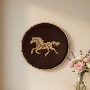 Plaque murale en métal artisanale moderne en forme de cheval, marron café et or, 8,4 pouces, plaque décorative pour bar ou récompenses - Product Image 1
