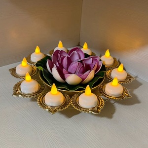 Supports de bougies chauffe-plat en fer doré faits à la main, design tendance, décoratifs pour Diwali, motif lotus, en métal, Urli floral - Product Image 4