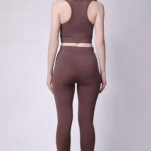 Ensemble de sport : Soutien-gorge de sport et leggings assortis – Fournisseur d'ensembles d'entraînement premium sans coutures – Ensemble de fitness le plus vendu - Product Image 4