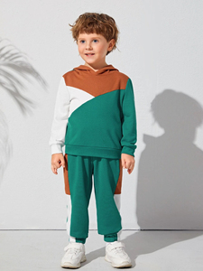 Conjunto Deportivo de Verano para Niños, Sudadera de Manga Corta con Cuello Redondo y Pantalones Cortos con Cintura Elástica, Estilo Casual - Product Image 4
