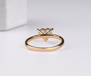 Bagues de fiançailles en diamant de laboratoire taille cœur 1,50 carat, bagues de fiançailles et de mariage en or jaune 14 carats, fournisseur en gros de bijoux fins - Product Image 4