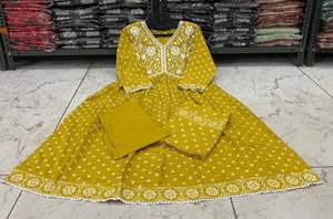 Ensemble de Kurti évasé de qualité supérieure pour femmes, vêtements ethniques traditionnels et festifs au meilleur prix de gros - Product Image 5