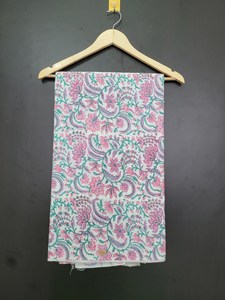 Tela de algodón india tejida a mano con estampado Mugal Butta, transpirable, ecológica, suave, ligera y ancha para costura y confección. - Product Image 2