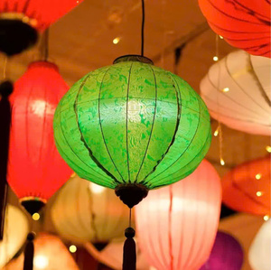 Lanterne en soie vietnamienne authentique, fabriquée à Hoi An, éclairage décoratif artisanal pour la maison et les événements culturels - Product Image 5