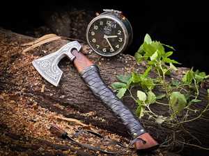 Hacha Vikinga Forjada a Mano BA Enterprises, Acero con Alto Contenido de Carbono, Mango de Madera, para Campismo, Caza, Supervivencia, 1 Año de Garantía - Product Image 4