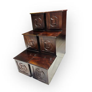 Un par de plataformas de tres niveles hechas de madera de acacia se colocan a ambos lados del altar dedicado al dios de la riqueza. - Product Image 1