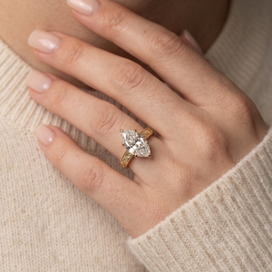Bague de Fiançailles Personnalisée en Or 14 carats avec Diamant Taillé Marquise de 2,50 carats, Style Vintage Gravé, Bague de Promesse, Bague Tendance - Product Image 1