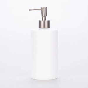 Distributeur de savon noir minimaliste avec plateau, idéal pour le comptoir de salle de bain, l'évier de cuisine, support pour savon liquide et décoration moderne - Product Image 6