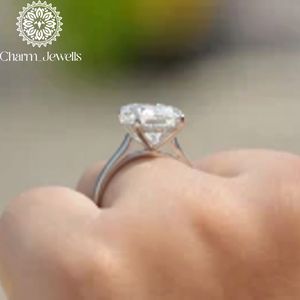 Bague de fiançailles Charm_Jewells en moissanite taille coussin, or massif 18 carats, sertissage à griffes, style classique pour femme - Product Image 3