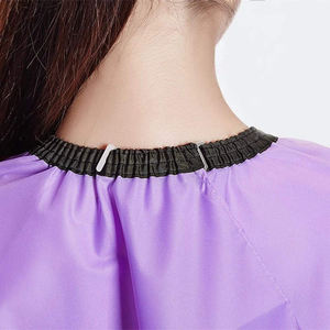 Capes de salon de coiffure personnalisées de haute qualité en polyester/nylon, écologiques et résistantes à l'eau - Product Image 3