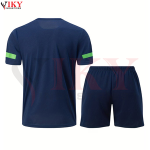 Ensemble de vêtements de sport pour homme bleu marine, t-shirt à manches courtes avec imprimé graphique et short de sport assorti, tenue de sport - Product Image 2
