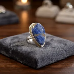 Bague cocktail en sodalite bleue, argent sterling 925, sertissage clos, forme poire, style bohème unisexe - Product Image 5