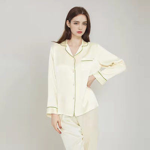 Conjunto de Pijama de Satén de Manga Larga para Mujer, Cuello con Muescas, Blusa con Botones y Pantalones hasta el Tobillo, Ropa de Dormir Lisa - Product Image 5