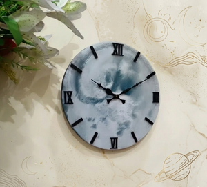 Horloge murale moderne en résine faite à la main, silencieuse, à mouvement à quartz, pour la décoration de la maison et du bureau - Product Image 2