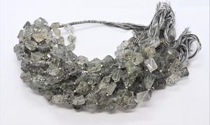 ลูกปัดรูไทล์สีดำธรรมชาติทรงเหลี่ยมไม่สม่ำเสมอขนาด 9-11 มม. ลูกปัดรูไทล์สีดำขัดเงาขนาด 10 นิ้ว พลอยรูไทล์สีดำทรงก้อน - Product Image 2