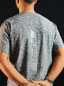T-shirt de sport à manches courtes pour homme PUFFIN SPORTS, personnalisé OEM, séchage rapide, col rond, imprimé réfléchissant, style sportif, logo frontal imprimé. - Product Image 5