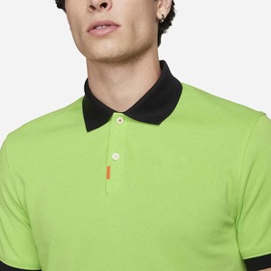 Polo de manga corta verde para hombre con cuello y puños en contraste negro, corte regular, estilo casual, tela piqué - Product Image 4