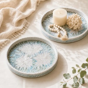 Plateau de service rond moderne en nacre avec motif mosaïque chevron coloré incrusté et poignées latérales surélevées - Product Image 3