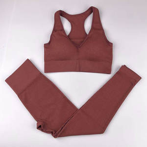 Ensemble de sport sans couture pour femme : Soutien-gorge de sport à col en V et leggings taille haute extensibles dans les quatre sens pour la gym, le yoga et l'entraînement - Product Image 2