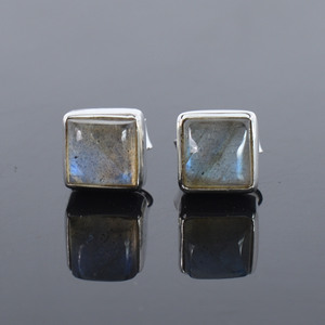 Boucles d'oreilles clous en labradorite bleue effet feu, argent sterling 925, cabochon carré 5 mm serti clos, bijoux pour occasions festives - Product Image 5