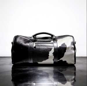 Bolsa de Viaje de Cuero de Diseño Original, Patrón de Piel de Vaca, Cierre de Cremallera, Bolsa de Fin de Semana, Duradera, Amplia Capacidad de Almacenamiento - Product Image 1