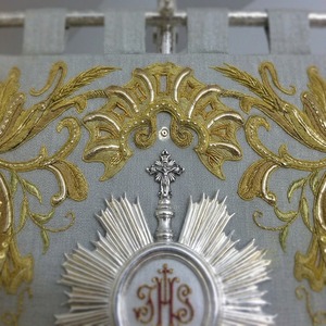 Estandarte de Iglesia Personalizado con Bordado Plateado y Dorado, Estándar Litúrgico con Flecos, Insignia de Tela de Estilo Clásico - Product Image 4