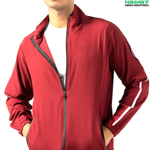 Ensemble de jogging pour homme, veste et pantalon de sport rouge bordeaux à col montant zippé et bandes latérales personnalisées, en polyester - Product Image 1