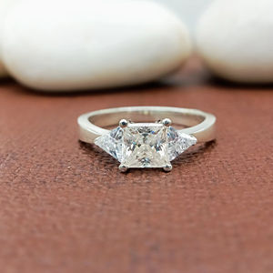 Anillo de Compromiso y Boda D'VINS JEWELS, Diseño de Princesa Triangular, Corte Brillante, Color D, Blanco, Plateado, Dorado, con Diamantes Cultivados en Laboratorio - Product Image 1