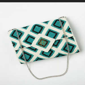 Pochette élégante vintage faite à la main avec perles, broderie bohème, pour femme, idéale pour mariages et soirées, trousse de maquillage durable en satin avec fermeture éclair - Product Image 3
