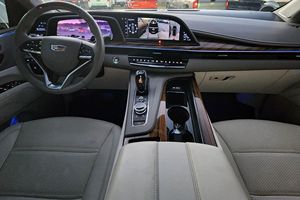 รถยนต์ที่ดีที่สุดที่เคยมีมาในปี 2023 รุ่น E-scalade Prem1um Plat1num 4WD - Product Image 4