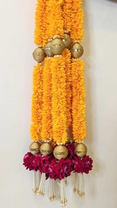 Guirlandes murales florales traditionnelles en tissu Gajra, roses et dorées, perlées, pour entrées, mariages, Diwali, Ramadan, et décorations de portes - Product Image 3