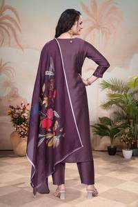 Conjunto Completo de Kurta, Pantalón y Dupatta de Viscosa Morada para Mujer, Disponible en Stock, Manga Tres Cuartos, Largo hasta la Pantorrilla, Estilo Tradicional - Product Image 2