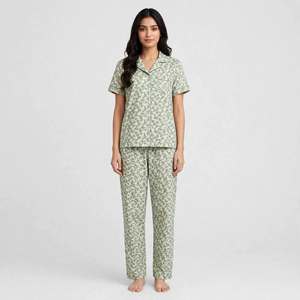 Nouvel ensemble de pyjama pour femmes avec tissu durable, imprimés élégants, construction confortable, coupe décontractée, fabrication sur mesure - Product Image 4