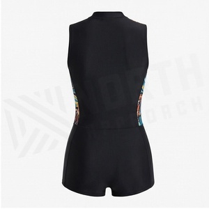 Ensemble de yoga 2 pièces imprimé papillon bleu avec finition dorée, body à col en V profond et jupe portefeuille longueur genou - Product Image 2